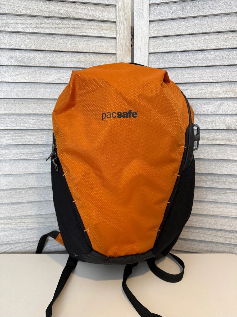 Pacsafe Venturesafe X18 Burnt Orange 8L Backpack